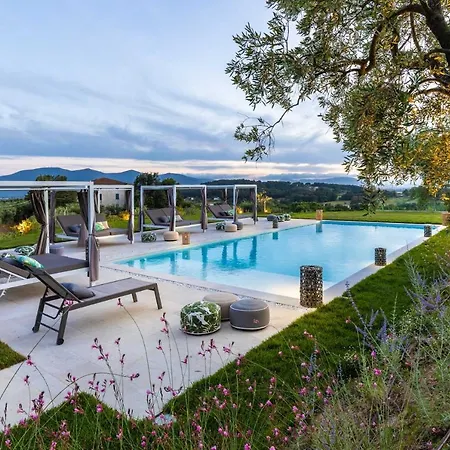Lose The World. Find Yourself. Duemani, 8 Bedrooms, Panoramic Pool & كابانّوري
