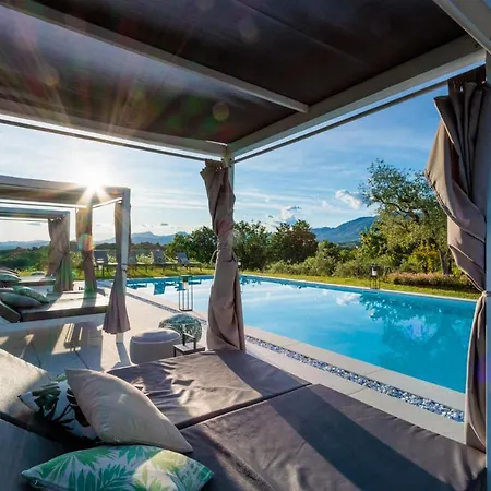Lose The World. Find Yourself. Duemani, 8 Bedrooms, Panoramic Pool & *